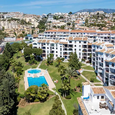 Prime Location! Few Minutes Walk To The Beach, Sports Club, Restaurants, Supermarkets And More! Sitio de Calahonda