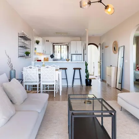 Prime Location! Few Minutes Walk To The Beach, Sports Club, Restaurants, Supermarkets And More! Apartment *