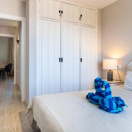 Apartment Prime Location! Few Minutes Walk To The Beach, Sports Club, Restaurants, Supermarkets And More! Sitio de Calahonda