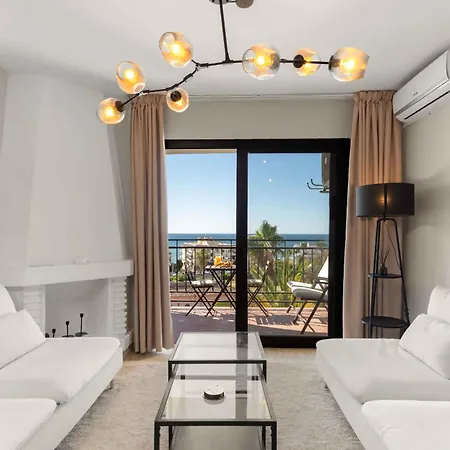 Prime Location! Few Minutes Walk To The Beach, Sports Club, Restaurants, Supermarkets And More! Appartement Sitio de Calahonda