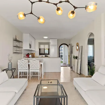 Prime Location! Few Minutes Walk To The Beach, Sports Club, Restaurants, Supermarkets And More! Sitio de Calahonda