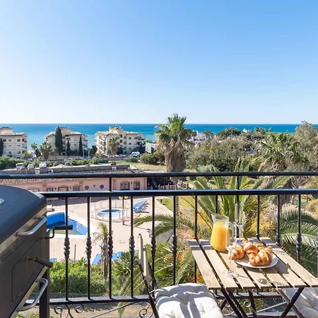 Prime Location! Few Minutes Walk To The Beach, Sports Club, Restaurants, Supermarkets And More! * Sitio de Calahonda