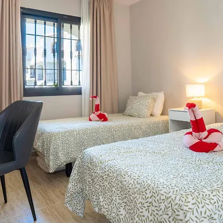 Appartement Prime Location! Few Minutes Walk To The Beach, Sports Club, Restaurants, Supermarkets And More!