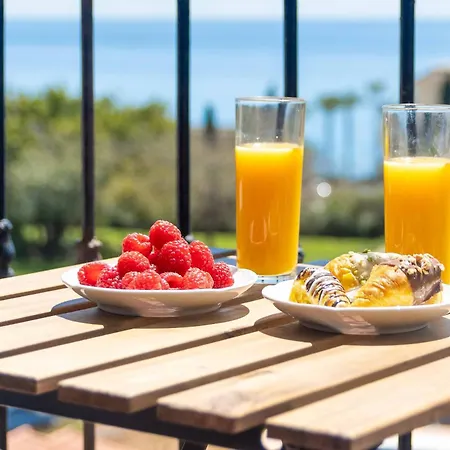 Appartement Prime Location! Few Minutes Walk To The Beach, Sports Club, Restaurants, Supermarkets And More!