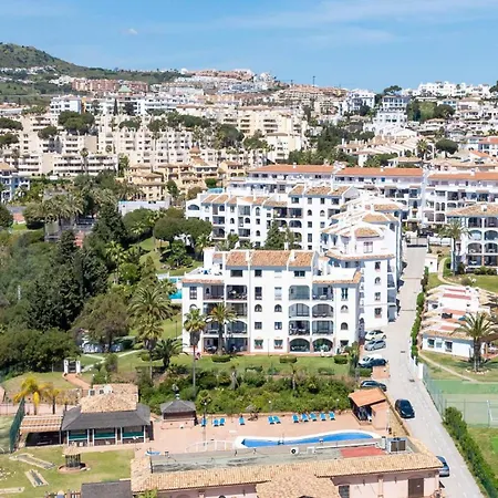 Prime Location! Few Minutes Walk To The Beach, Sports Club, Restaurants, Supermarkets And More! * Sitio de Calahonda